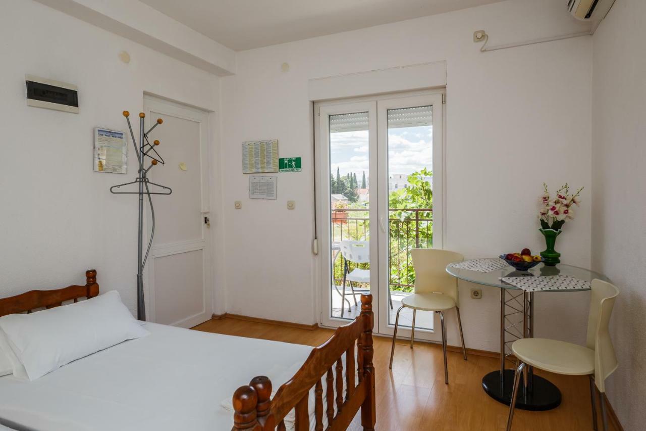 Apartments Mila Kaštela Esterno foto