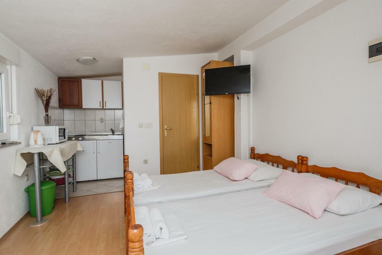 Apartments Mila Kaštela Esterno foto
